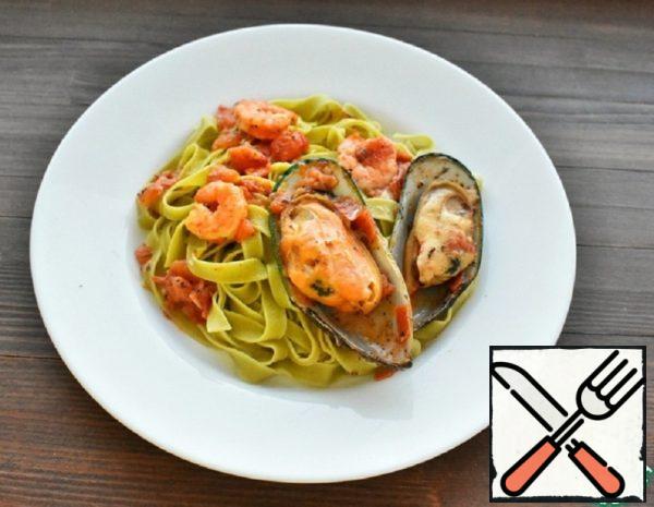 Tagliatelle with Shrimp and Mussels Recipe