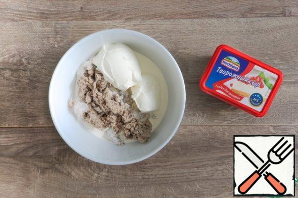 Mix cottage cheese with chopped fish, cream and olive oil.
