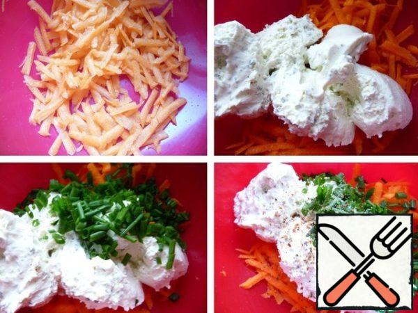 Peel the carrots and grate.
Add cottage cheese. Chopped Basil (I have cheese already with herbs).
Onions chop, add to the mass.
Salt, pepper to taste.