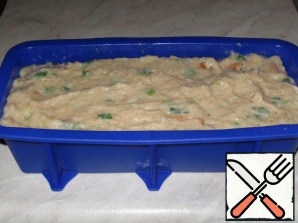 Put the minced meat in a silicone mold or whatever it is. Bake in the oven for 40 minutes at a temperature of 150 degrees.
