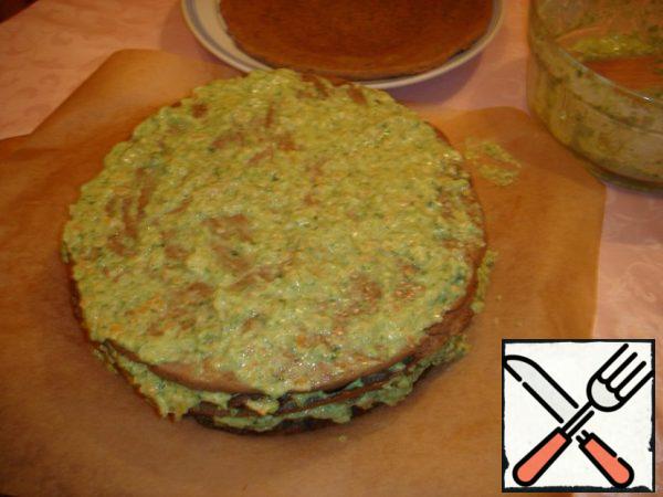 Prepare liver pancakes, spread with cream and assemble the cake.
