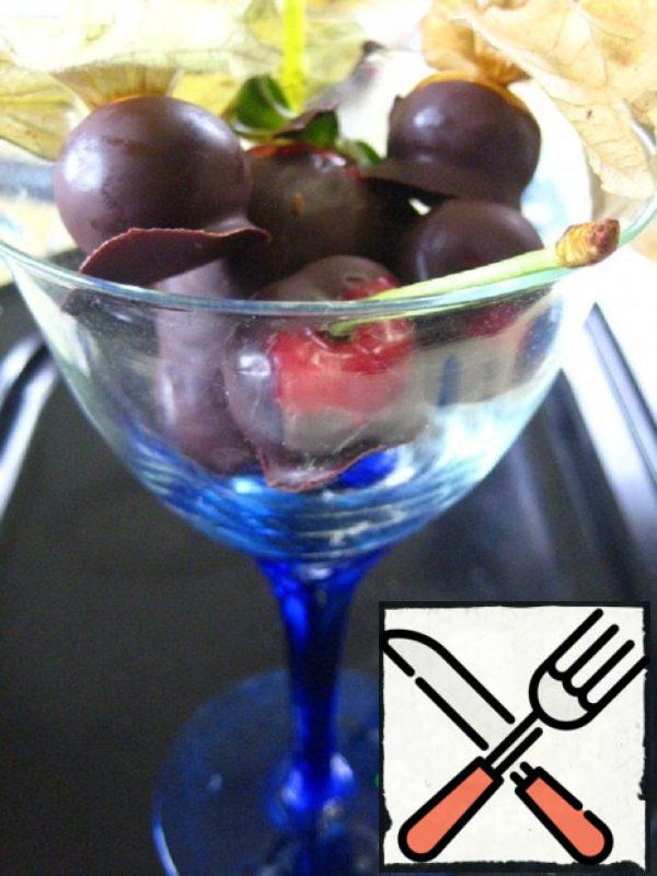 Fresh Fruit in a Chocolate "Fondue" Recipe