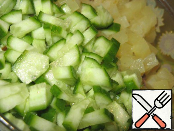 Cucumber and pineapple cut into cubes.