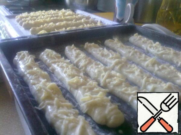 Cheese to grate on a large grater. Sprinkle them sticks.