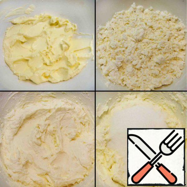 In softened margarine (at room temperature) added well-mashed cottage cheese. All thoroughly mixed and added sugar.