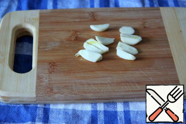 Garlic cloves cut lengthwise.