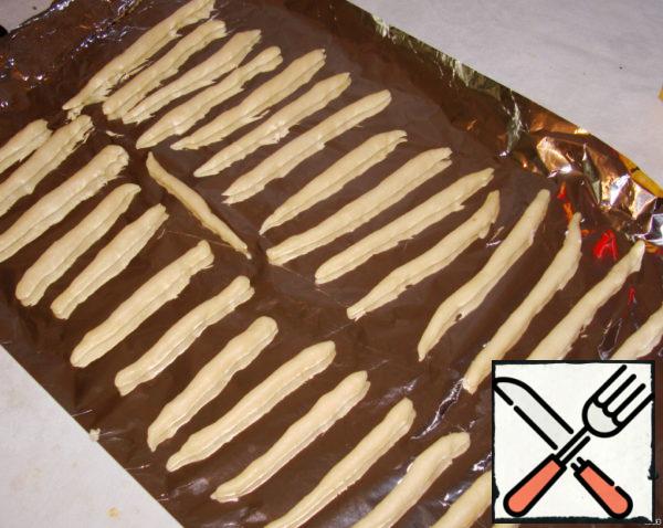 Spread with a distance, as in the process of baking sticks swell. Foil no grease, since cookies are so oily.