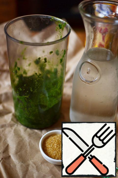 The resulting mass is cheerful green mixed with 0.5 l of water 200 ml ginger syrup and lemon juice.
Leave to infuse in the refrigerator for 10-15 minutes.
For those who like sweeter, I suggest adding 1-2 tablespoons of sugar.