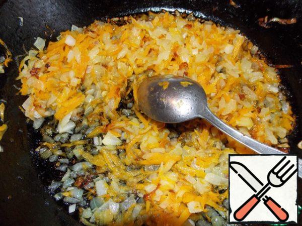 And fry the carrots and onions.
