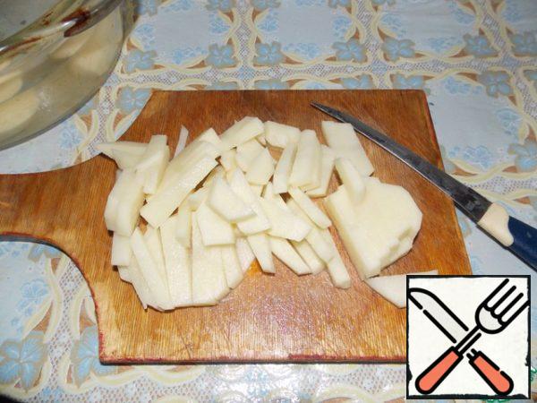 Slice the potatoes.
