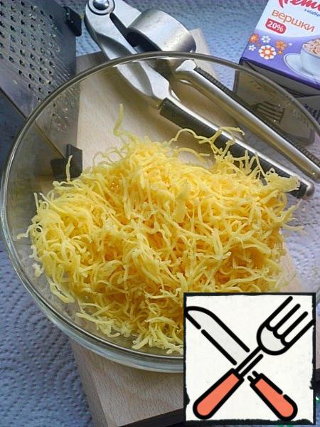 Cheese grate, I prefer small.
I will not burden you with a variety of cheese, as I myself make from different cheeses, the main thing is good quality.
Garlic squeeze to cheese.