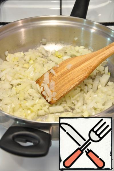 In a saucepan, heat the vegetable oil and fry the onions (diced) until tender.