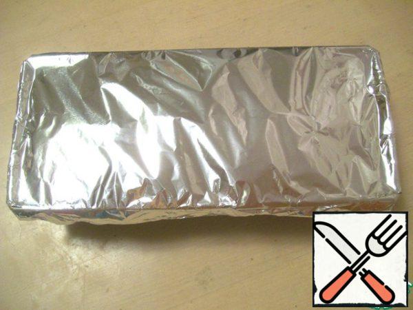 Close the upper mold tightly with foil.
