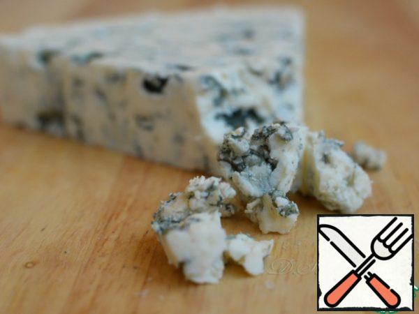 This cheese is soft enough, easy to crumble and is ideal for making different sauces. The taste is complex, and salty, and sweet, and sharp, and spicy at the same time. It can only be understood, accepted and loved.