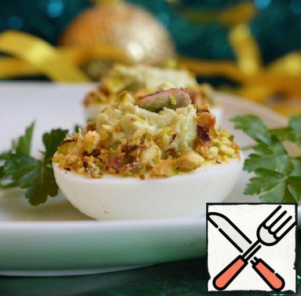 Eggs Stuffed with Blue Cheese and Pistachios Recipe
