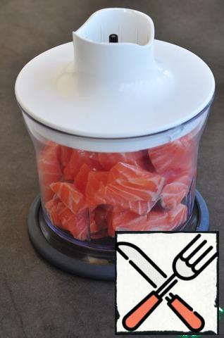 Cut the fish into small pieces, shift into a blender (meat grinder with small sieve) and punch until smooth.