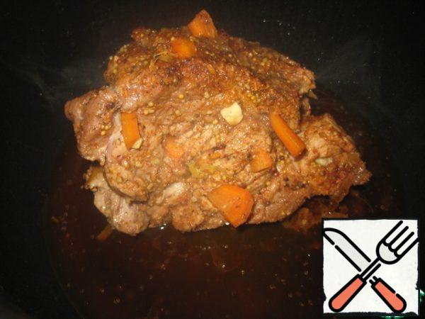 If the meat is soft and it stands out clear juice, baked ready. If the juice is pink or red, turn the meat over and check it again in half an hour. You can leave the cooked meat in a slow cooker turned off for half an hour, then it will become more tender.