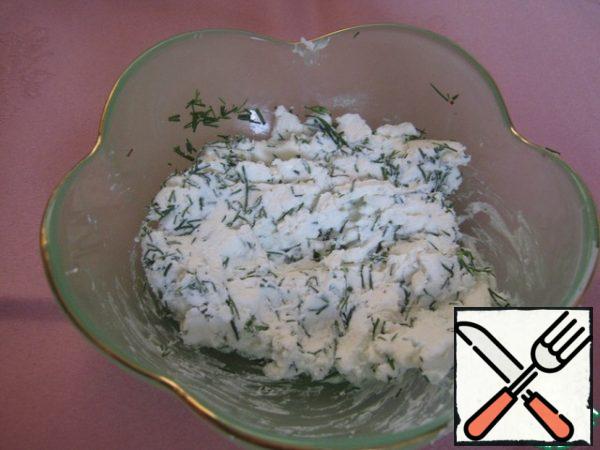 Take 100 g of cheese, mash with a fork, add chopped dill, mix.
