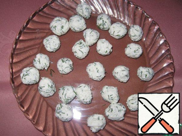 Roll the balls of small size, about 1-1. 5 cm in diameter. When placing the salad on a dish to form a hill, spread the cheese balls on top. All salad is ready, Bon appetit!