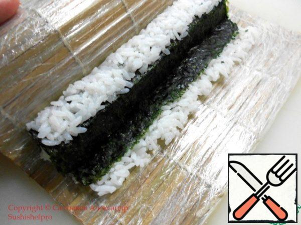 The edges of the "nori" should connect, and the filling will be wrapped on all four sides, You should get, as in the photo below.