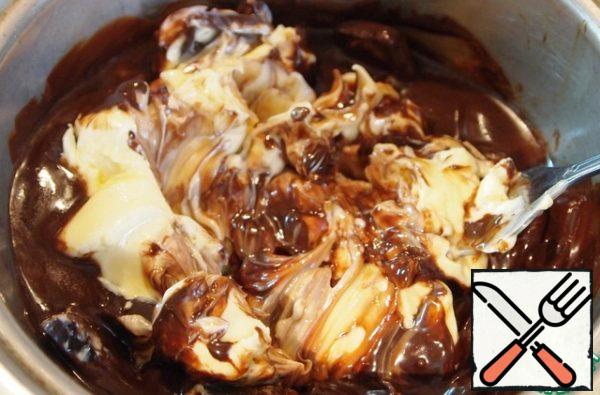 Melt the chocolate and butter in a water bath or microwave.