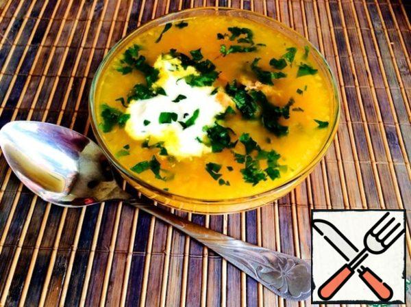 Enjoy the fragrant, delicious soup!
Before serving, add a spoon of sour cream and chopped parsley to the soup.