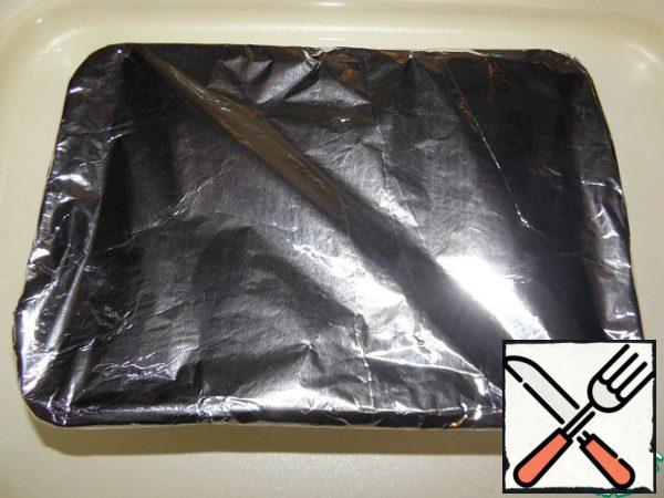 Cover the mold with foil, transfer to a deep mold with high sides, half filled with hot water, and put in a preheated 180-190% oven. At 1 hour -1 hour 20 minutes.
