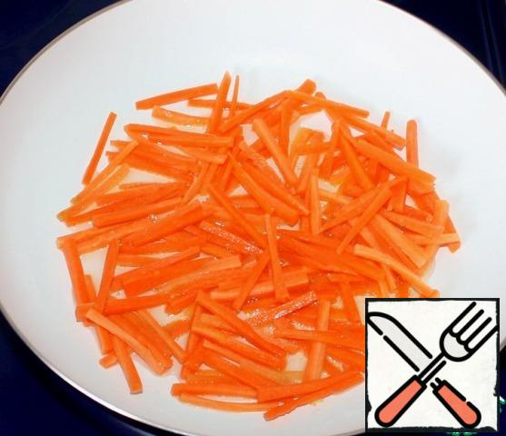 Put the carrots and fry slightly. 