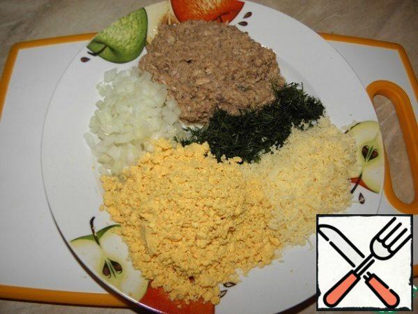 Boil the eggs, cut in half lengthwise, removing the yolks. Mash the yolks with a fork. Mash the tuna with a fork (drain the oil)., finely chop the onion and dill., grate the cheese on a fine grater.
