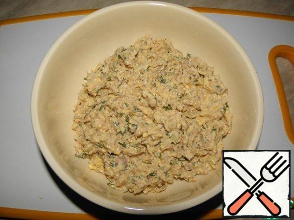 Mix the eggs, onions, dill and cheese, season with mayonnaise. Roll the balls, and pan them in pistachio crumbs. ( hands slightly moistened in water). Put the balls in half of the eggs. (with toasts from black bread,, too, tasty! )
