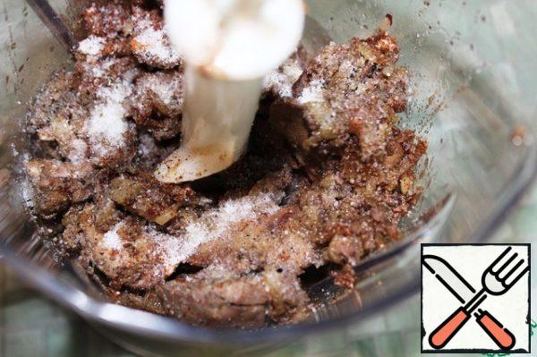 Cool the finished liver slightly and put it in a blender bowl. Add wine (sweet red fortified), nutmeg, ground cloves, salt and pepper. Whisk until smooth.
