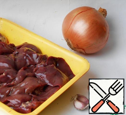 Wash chicken liver thoroughly and chop with a blender (or meat grinder) with two onions and garlic.