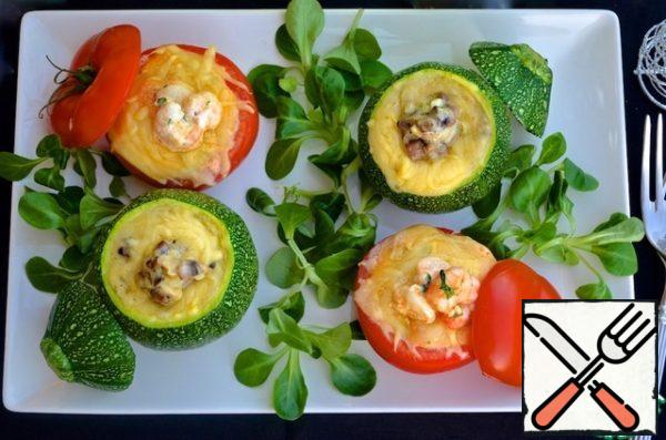 Fill zucchini with julienne of mushrooms and chicken, and tomatoes - julienne of shrimp. Vegetables sprinkle with grated cheese and bake in the oven with "caps" at 200C 7-8 minutes to melt the cheese. Serve hot.