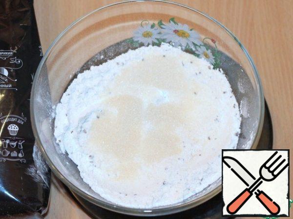 In a deep bowl mix flour, instant coffee powder, sugar, baking powder, a pinch of salt. All mix well, it is important to achieve uniformity.
