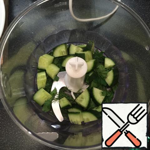 Dill, parsley and cucumber are also passed through the blender.