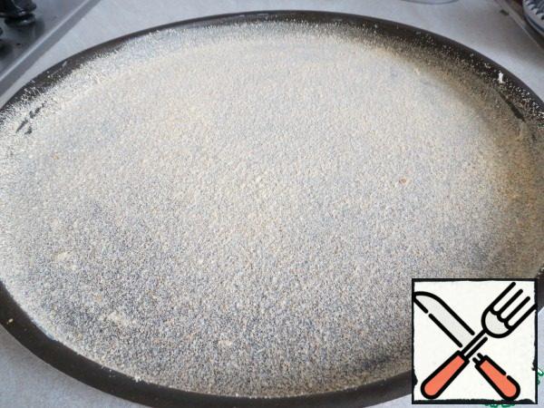 Baking dish / 36 cm/, grease with remaining oil and sprinkle with breadcrumbs.
