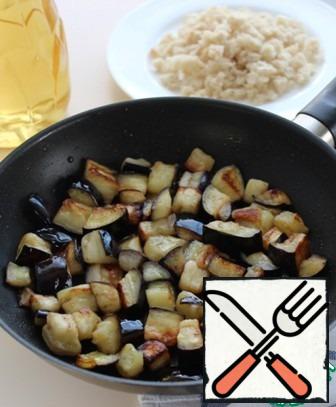 Put the eggplants and fry over high heat, stirring until they become soft and fry until Golden brown.