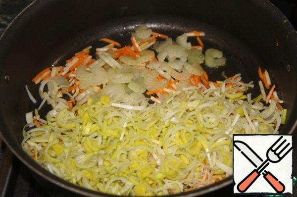 Add leek and celery and sauté for 2 minutes.