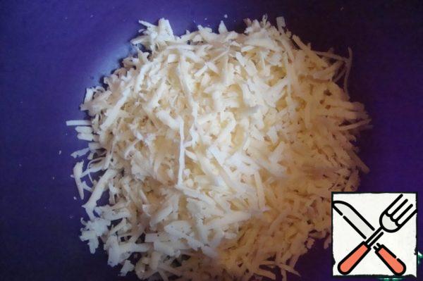 Take 100 grams of cheese, grate.
You can take 150 grams of cheese, then the taste will be more cheese.