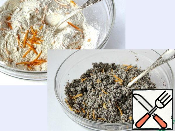 Mix flour, sifted with baking powder and soda, semolina and zest. A small part of the zest, if desired, can be left for decoration. Add the mixture of poppy seeds with sugar and mix.