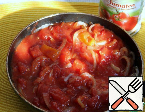 And tomatoes in their own juice (browned). Let it boil for 5 minutes.
