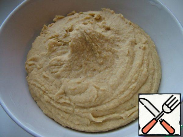 The finished hummus.