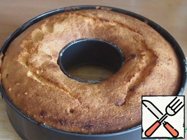 Bake in a preheated oven at 180 degrees for 45 minutes.
The finished cake remove from oven and allow to cool.
