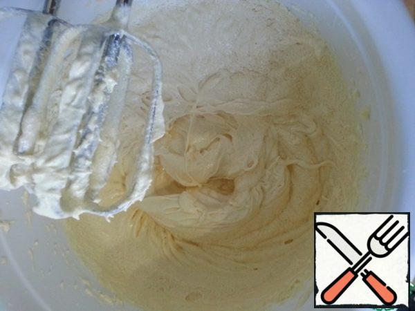 Beat with a whisk or mixer butter at room temperature with sugar.