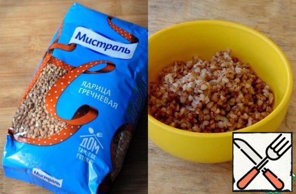 Boil buckwheat in 2 cups of water.
