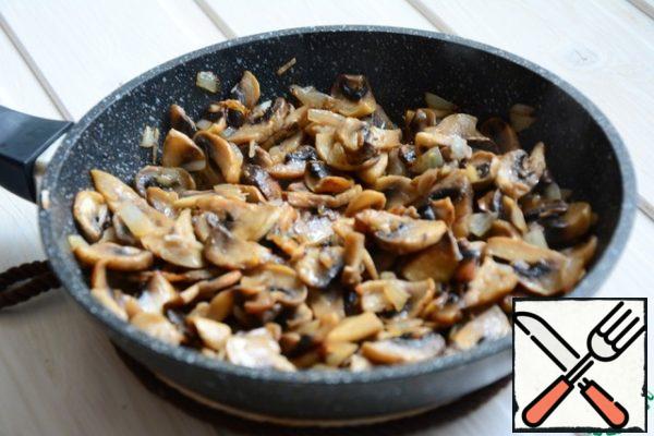 Wash mushrooms and cut into small plates. Fry in vegetable oil with onion.