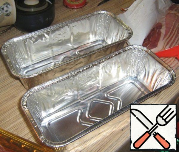 Take the mold. It can be ceramic, aluminum
or even disposable from foil. 