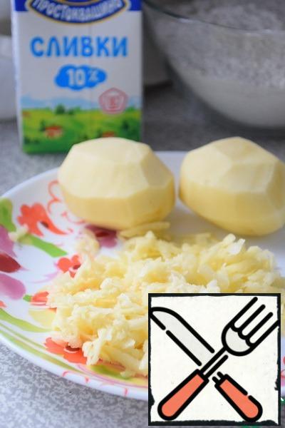 Peel the potatoes and grate.
