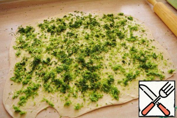 Distribute our garlic on the rolled and butter dough, sprinkle with chopped dill.