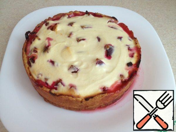 Put the pie in a preheated oven and bake for 25-30 minutes at t 200 C.